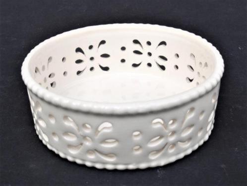 Royal Creamware - Schaaltje met opengewerkte rand - NIEUWSTA, Huis en Inrichting, Keuken | Servies, Nieuw, Schaal of Schalen, Effen