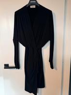 Essentiel Antwerp - zwarte jurk | Maat 0 - 34, Kleding | Dames, Zwart, Ophalen of Verzenden, Zo goed als nieuw, Knielengte
