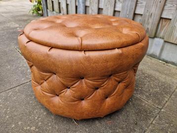 60e Jaren sky lederen poef met opberg inzet stuk en deksel. beschikbaar voor biedingen