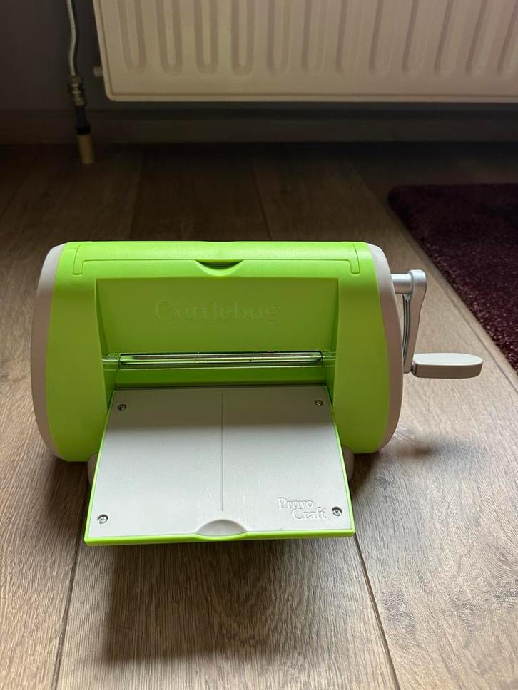 Cuttlebug die cutter en embosser, Hobby en Vrije tijd, Knutselen, Gebruikt, Ophalen of Verzenden