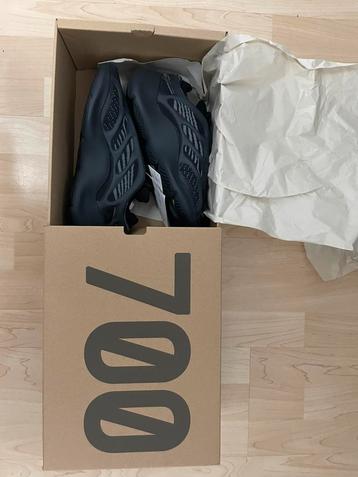 Adidas Yeezy 700 V3 Dark glow beschikbaar voor biedingen