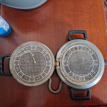 Wafelijzer vintage beschikbaar voor biedingen