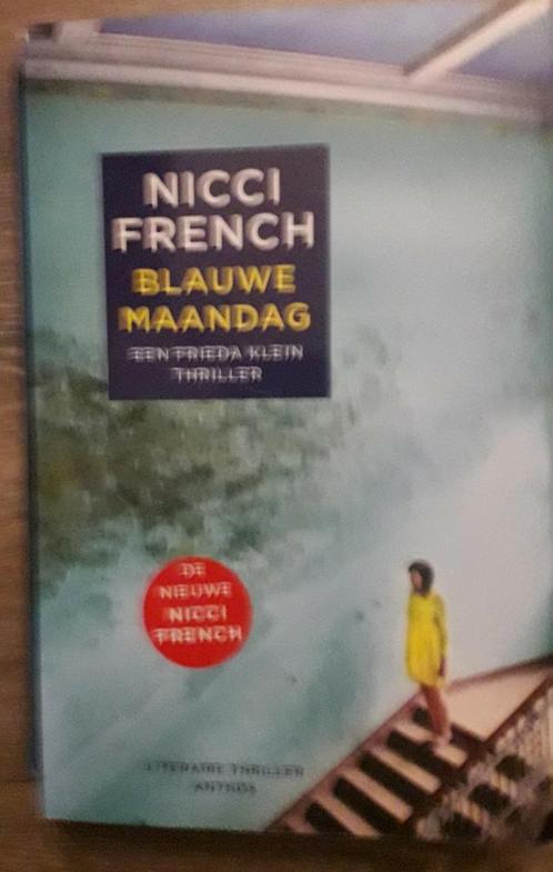 Nicci French - Blauwe maandag, Boeken, Thrillers, Zo goed als nieuw, Europa overig, Ophalen of Verzenden