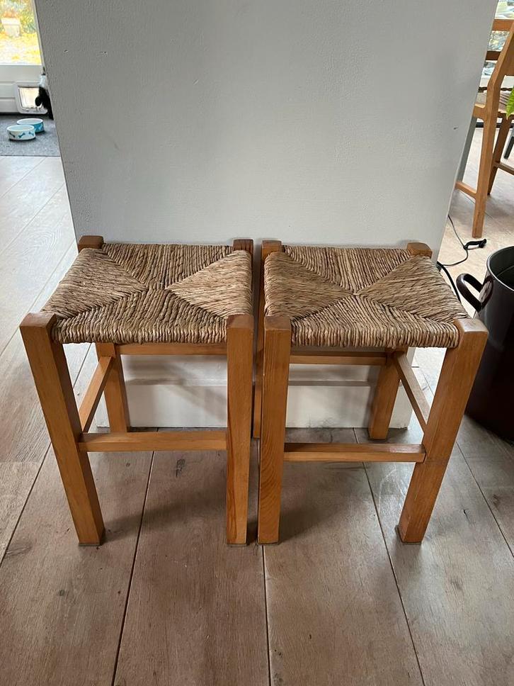Houten krukjes met rieten zitting - Set van 2, Huis en Inrichting, Krukjes, Gebruikt, Hout, Ophalen of Verzenden