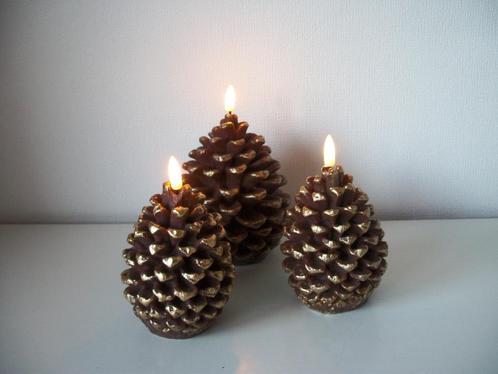3 Kaarsen Dennenappel LED - Bruin Goud en Vlam - zgan, Diversen, Kerst, Zo goed als nieuw, Ophalen of Verzenden