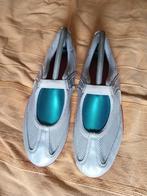 Stijlvolle DKNY sneakers – grijs met roze zool, DKNY, Ophalen of Verzenden, Sneakers of Gympen, Grijs