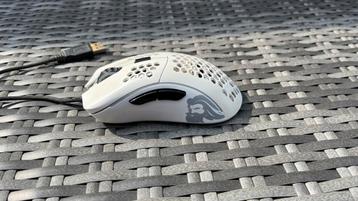 Glorious Gaming muis Model D wired beschikbaar voor biedingen