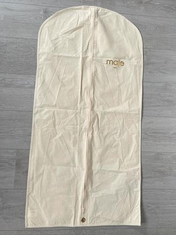 Maje kledinghoes beige / crème beschikbaar voor biedingen