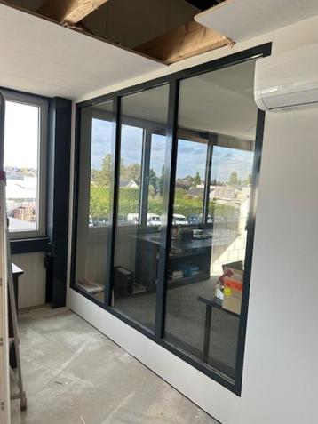 Vast kozijn aluminium beschikbaar voor biedingen