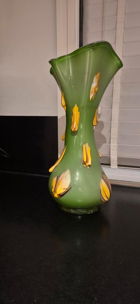 Groene vaas met gouden details - Goldan Talast, Antiek en Kunst, Antiek | Vazen, Ophalen of Verzenden