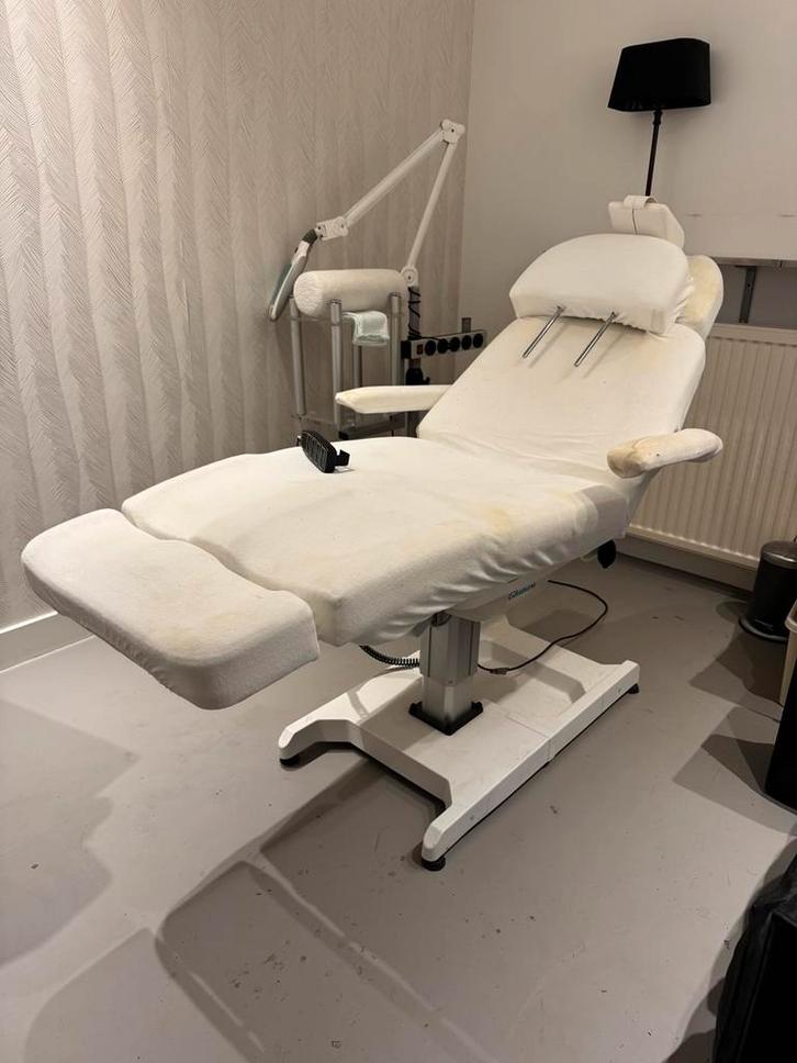 Gharini behandelstoel schoonheidsspecialist, masseur, Sport en Fitness, Gezondheidsproducten en Wellness, Gebruikt, Ophalen
