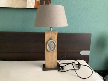 Tafelschemerlamp beschikbaar voor biedingen
