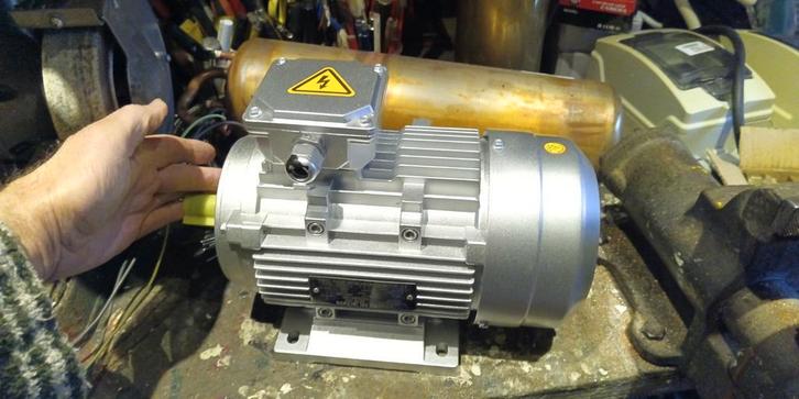 Nieuwe Krachtstroom Motor 380/400V - 1.5kW, Doe-het-zelf en Verbouw, Motoren, Ophalen of Verzenden