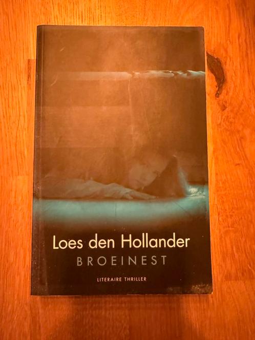 Broeinest – Loes den Hollander, Boeken, Thrillers, Zo goed als nieuw, Nederland, Ophalen of Verzenden