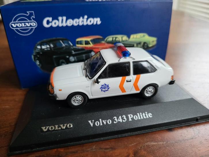 Volvo 343 Politie - Zeldzaam Modelauto, Hobby en Vrije tijd, Modelbouw | Auto's en Voertuigen, Zo goed als nieuw, Auto, 1:32 tot 1:50