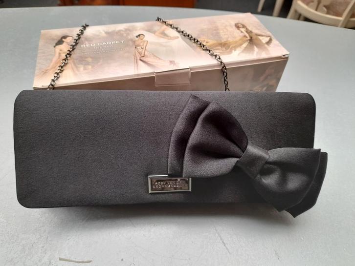 Satijnen clutch met strik van addy van de krommenacker, Kleding | Dames, Overige Dameskleding, Zo goed als nieuw, Ophalen of Verzenden
