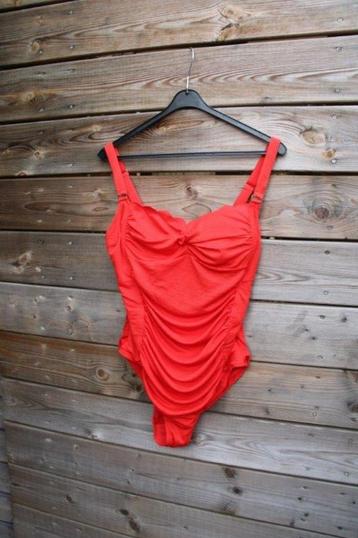 Badpak rood Hunkemoller mt 40 C Cup. Vaste prijs beschikbaar voor biedingen