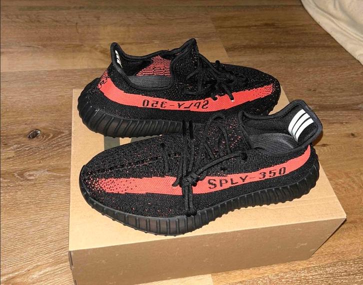 Yeezy boost 350 v2 Rood, Kleding | Heren, Schoenen, Nieuw, Sneakers of Gympen, Zwart, Ophalen of Verzenden