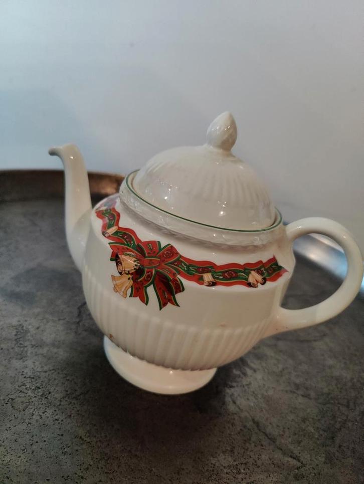 Wedgwood Christmas Time Theepot, Huis en Inrichting, Keuken | Servies, Zo goed als nieuw, Overige typen, Wedgwood, Aardewerk, Ophalen of Verzenden