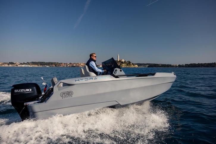 Roto Hydra530 (bj 2025), Watersport en Boten, Vis- en Consoleboten, Nieuw, 3 tot 6 meter, Benzine