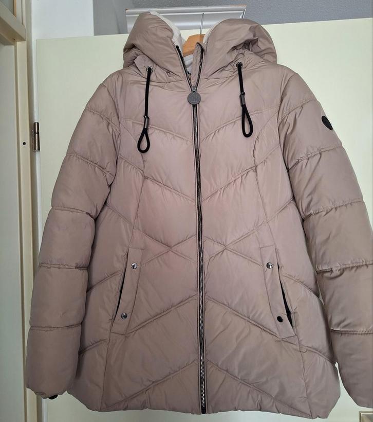 Mooie District Dames Winterjas, Kleding | Dames, Jassen | Winter, Zo goed als nieuw, Maat 42/44 (L), Beige, Ophalen of Verzenden