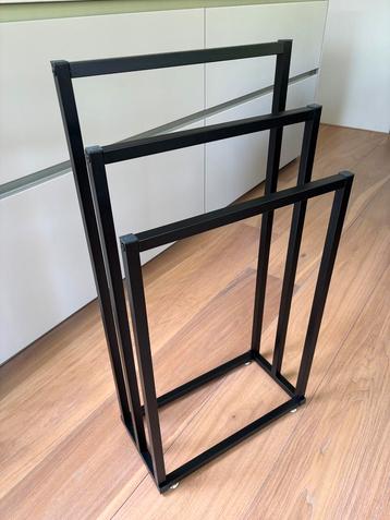 Handdoeken rek zwart ZGAN beschikbaar voor biedingen