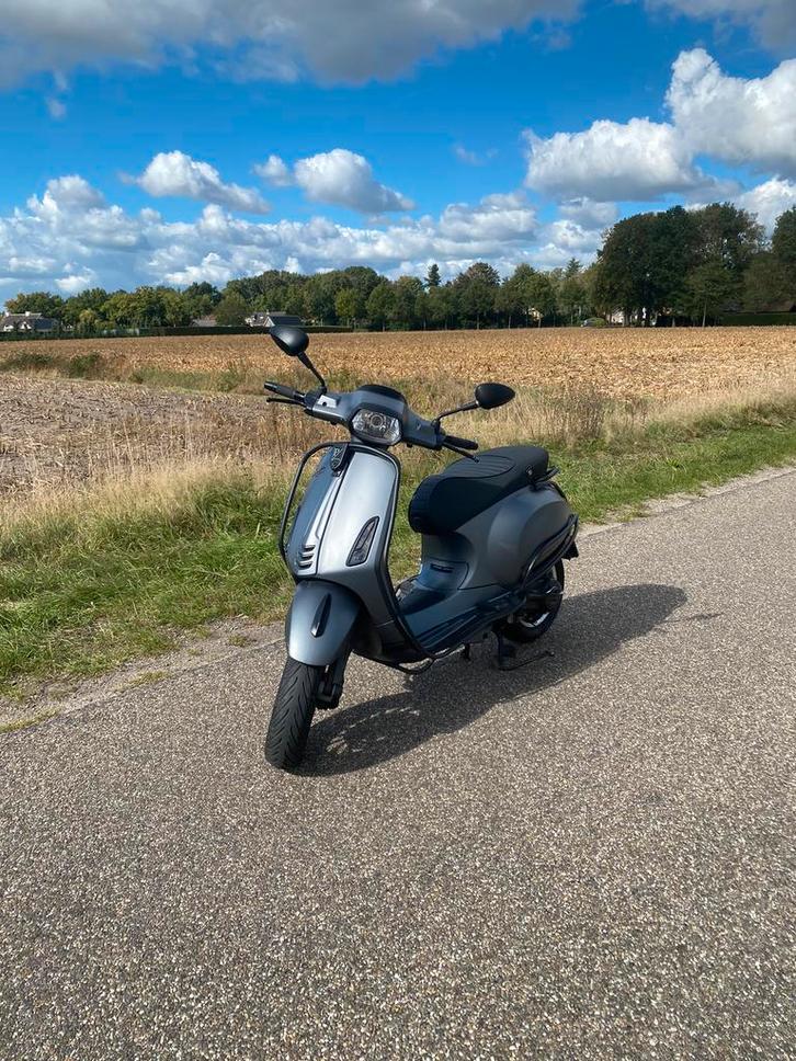 Vespa sprint 2016 (bromscooter), Fietsen en Brommers, Brommers | Vespa, Gebruikt, Overige modellen, Ophalen