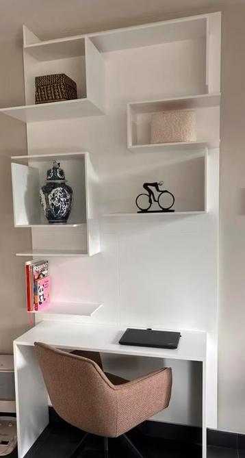 Witte Wandkast met Bureau - Zo Goed Als Nieuw! beschikbaar voor biedingen