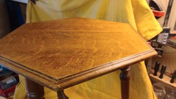 Antiek bijzettafeltje eiken. beschikbaar voor biedingen