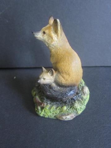 beeldje miniatuur letterbak vosje met jong beschikbaar voor biedingen