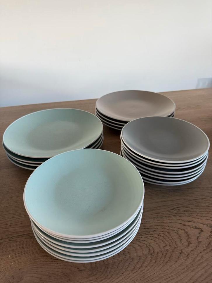 Oslo Servies - zeegroen & Grijs - Borden & Kopjes, Huis en Inrichting, Keuken | Servies, Gebruikt, Compleet servies, Effen, Aardewerk