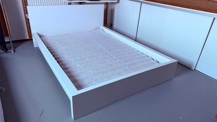 Ikea Malm bed 140x200, Huis en Inrichting, Slaapkamer | Bedden, Gebruikt, Tweepersoons, 140 cm, 200 cm, Overige materialen, Wit