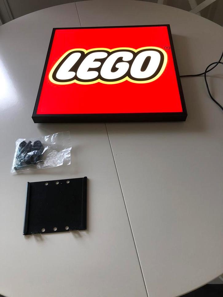 Lego display lamp led hij us 41.5 x 41.5 en als er bij, Kinderen en Baby's, Speelgoed | Duplo en Lego, Zo goed als nieuw, Lego