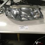 Mazda 323F 5drs 1.6 B 2002 Wagennr 2400169 Koplamp Links of, Gebruikt, -, -, Ophalen of Verzenden