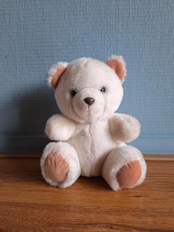 Knuffelbeer beschikbaar voor biedingen