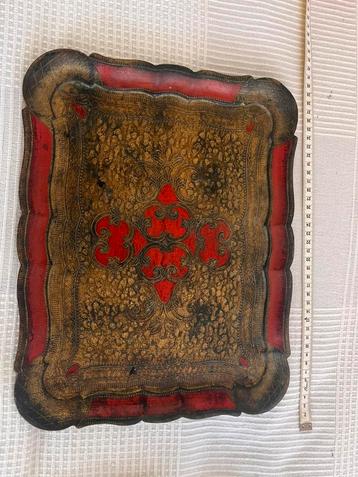 Antiek dienblad beschikbaar voor biedingen