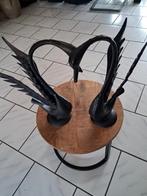Twee zwarte metalen zwanen 42 cm hoog 40 breed, Tuin en Terras, Bloembakken en Plantenbakken, Ophalen, Minder dan 30 cm, Rond