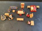 Poppenhuis meubels + 5 houten poppetjes vintage/retro, Ophalen of Verzenden, Zo goed als nieuw, Poppenhuis