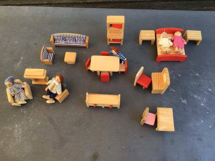 Poppenhuis meubels + 5 houten poppetjes vintage/retro, Verzamelen, Poppenhuizen en Toebehoren, Zo goed als nieuw, Poppenhuis, Ophalen of Verzenden