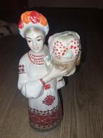 Vintage Oekraïense porseleinen vrouw met drank, Ophalen of Verzenden