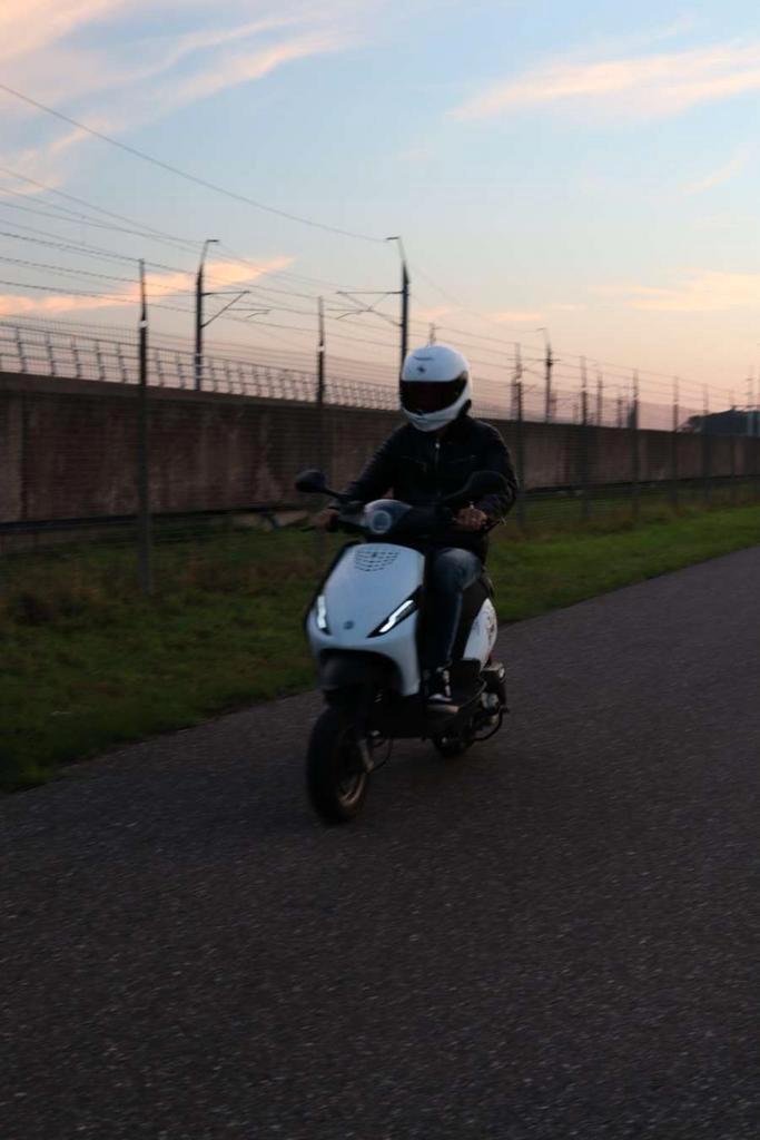 Piaggio zip 4t 50cc 2012, Fietsen en Brommers, Brommeronderdelen | Scooters, Zo goed als nieuw, Ophalen
