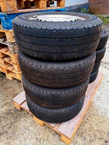 Goodyear Marathon banden 215/65R 16C + velg