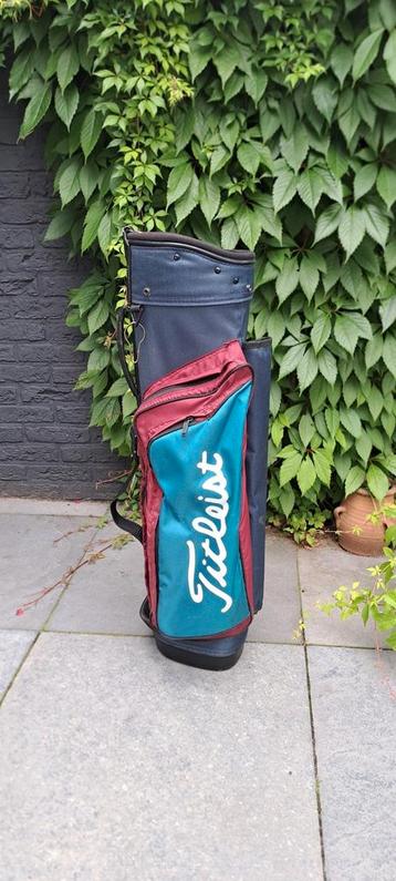 Mooie TITLEIST golftas met ijzers S en 7. beschikbaar voor biedingen