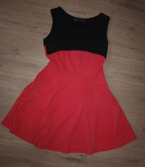 Roze met Zwarte Jurk Zara (M-L), Kleding | Dames, Jurken, Zo goed als nieuw, Maat 38/40 (M), Roze, Knielengte, Ophalen of Verzenden