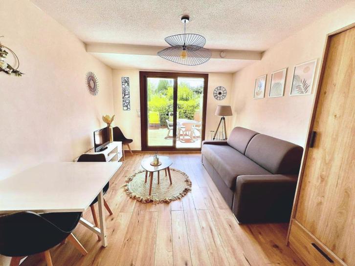 Zonnige studio met groot terras in hartje Saint-Aygulf, Huizen en Kamers, Buitenland, Frankrijk, Appartement, Dorp