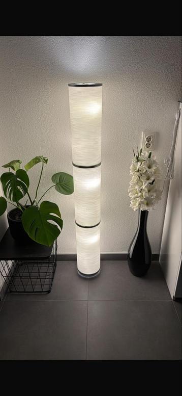 Stijlvolle Staande Lamp beschikbaar voor biedingen
