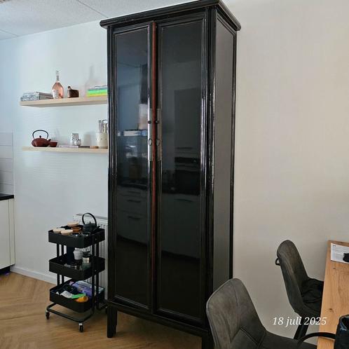 Hoogglans zwarte hoge chinese kast zgan, Huis en Inrichting, Kasten | Vitrinekasten, Zo goed als nieuw, 200 cm of meer, 50 tot 100 cm