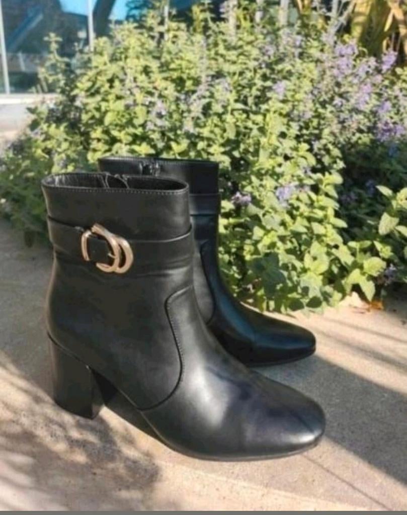 Enkellaarzen maat 40 PVC ZGAN, Kleding | Dames, Ophalen of Verzenden, Zo goed als nieuw, Zwart