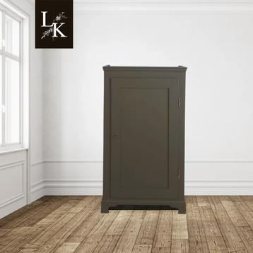 Landelijke klassieke kast, eendeurskast, legkast beschikbaar voor biedingen