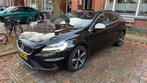 Volvo V40 2.0 T4 190PK 2017 Zwart, Auto's, 65 €/maand, Zwart, Origineel Nederlands, USB